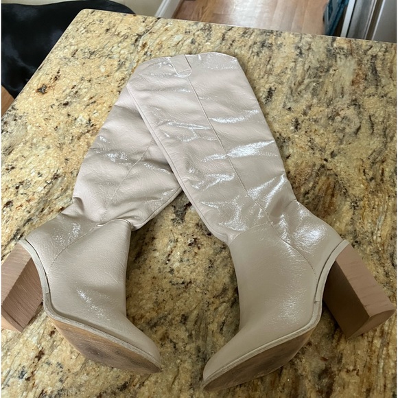 oasis society boots Shoes - Oasis Society Tall Vegan Leather Cream Colored California boots. Size 6